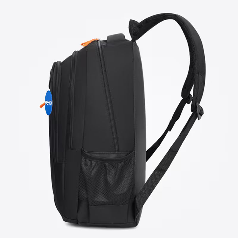 Mochila casual negra con multicompartimentos y colgante